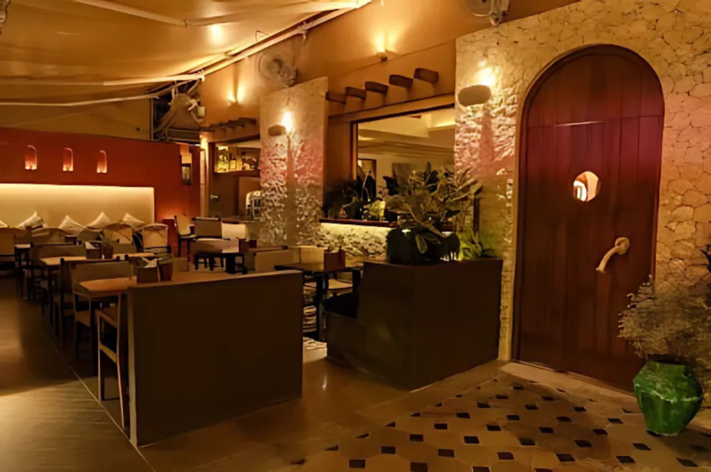 Best pizza places near me in pune delicious and authentic cibbo all day dining bar Pizza served in a cozy pizza place in pune
